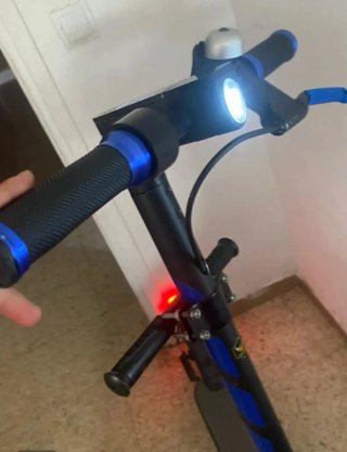 Patinete Eléctrico Negro y Azul
