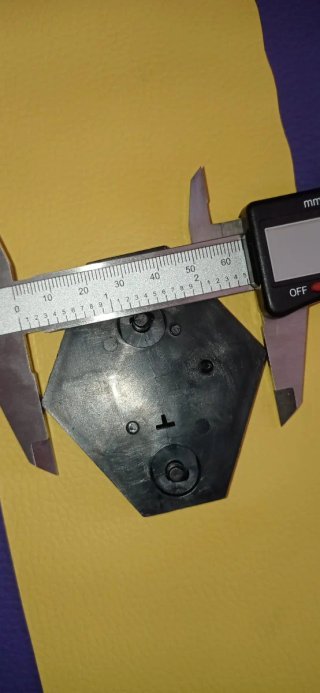 Emblema Renault de plástico y metal. NUEVO.