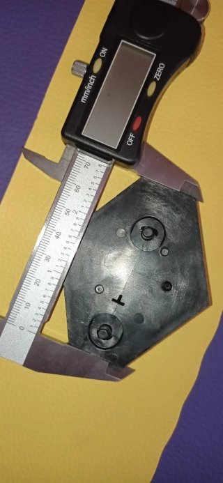 Emblema Renault de plástico y metal. NUEVO.