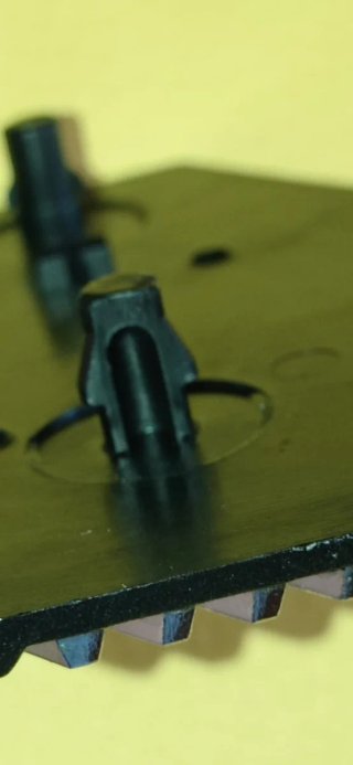 Emblema Renault de plástico y metal. NUEVO.