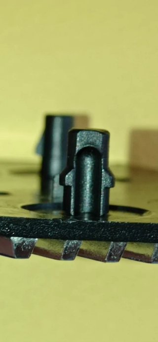 Emblema Renault de plástico y metal. NUEVO.