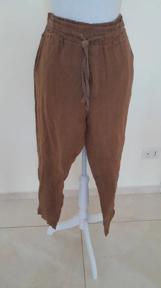Set lino: blusa bianca + pantaloni marroni