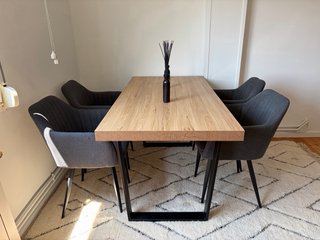 Mesa y 4 Sillas Comedor