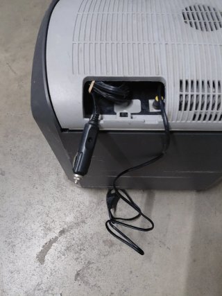 Nevera Norauto de 24 l de 12 v i de 220-240 va.