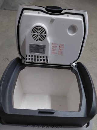 Nevera Norauto de 24 l de 12 v i de 220-240 va.