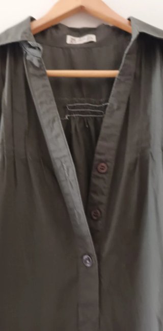 Vestido verde militar con cinturón