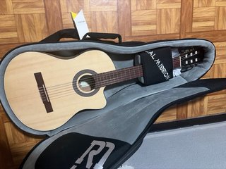 Guitarra Acústica con funda