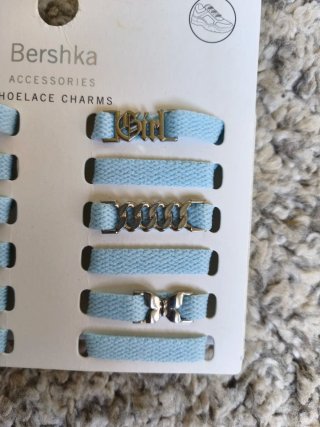 Bershka Cordones con Abalorios