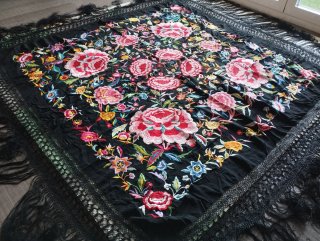 Mantón Manila Antiguo Negro flores Seda 160x160