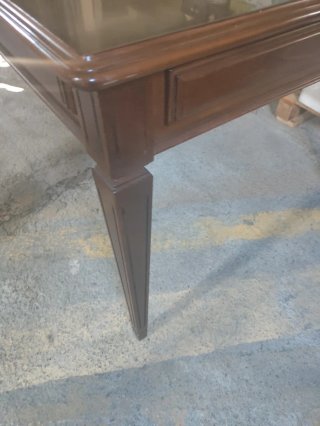 Mesa comedor madera + 5 sillas cuero