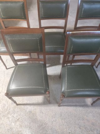Mesa comedor madera + 5 sillas cuero