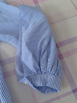 Camisa con perlitas azul y blanco