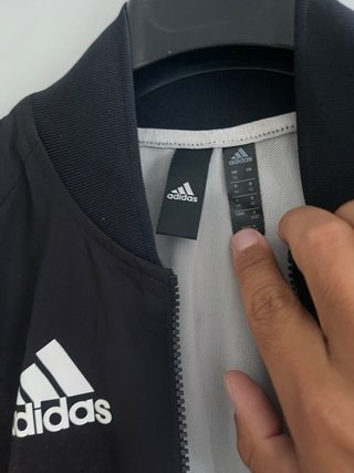 Chaqueta Adidas Negra, Roja y Amarilla