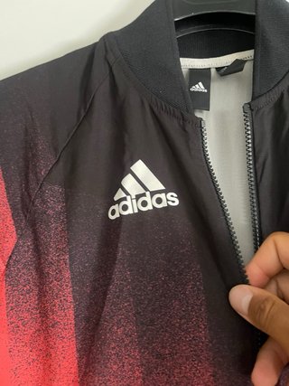 Chaqueta Adidas Negra, Roja y Amarilla