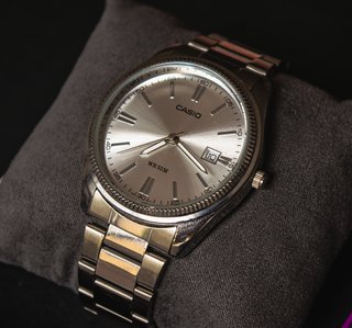 Reloj Casio 38mm Blanco y Plateado