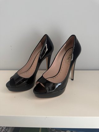 Scarpe Miu Miu con tacco Peep Toe in pelle scamosciata nera