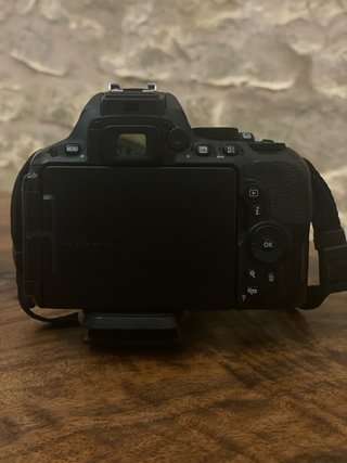 Cámara Nikon D5500 Reflex pantalla táctil abatible