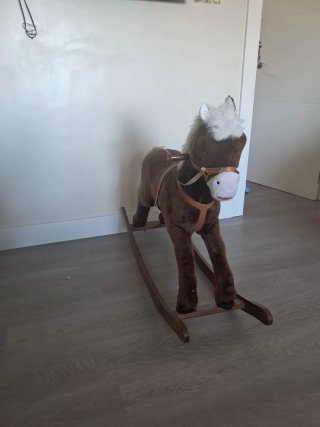 Caballo balancín infantil marrón