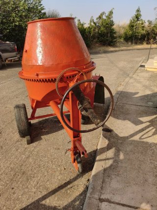 Hormigonera Torgar con motor Honda