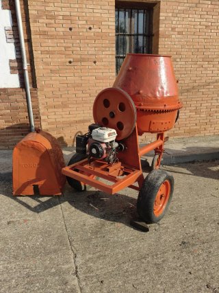 Hormigonera Torgar con motor Honda