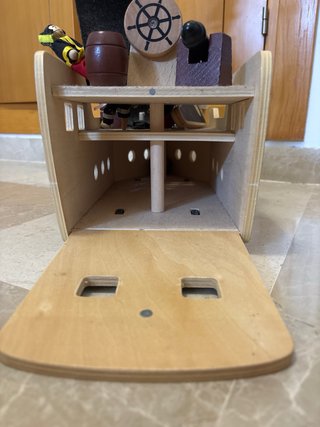 Barco Pirata de Madera con Figuras
