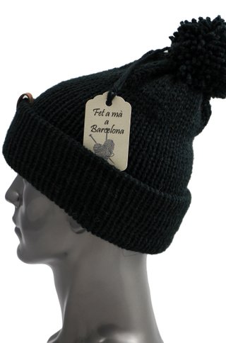 Gorro lana tejido a mano con pompón