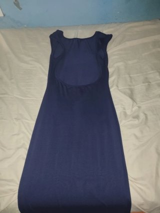Vestido largo azul con espalda descubierta