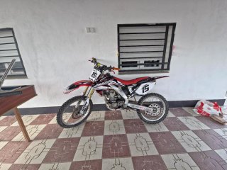 Honda CRF Motocross Roja y Blanca