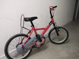 Bicicleta infantil Btwin roja