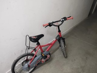 Bicicleta infantil Btwin roja