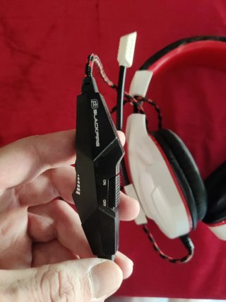Cascos Gaming Blancos y Rojos marca Blackfire
