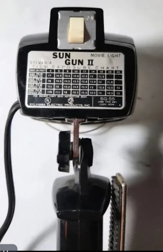 Antiguo foco de cine Sylvania Sun Gun II, con caja