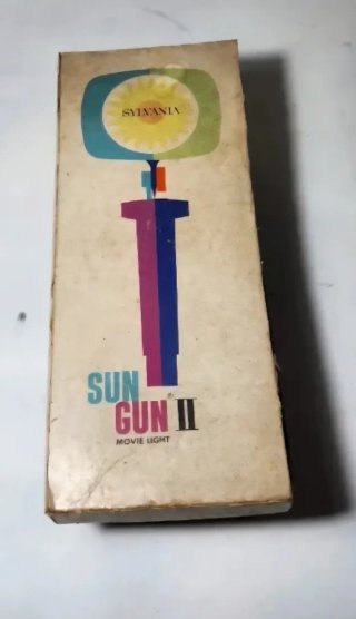 Antiguo foco de cine Sylvania Sun Gun II, con caja