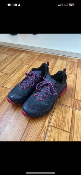 Zapatillas deportivas montaña azul y rosa