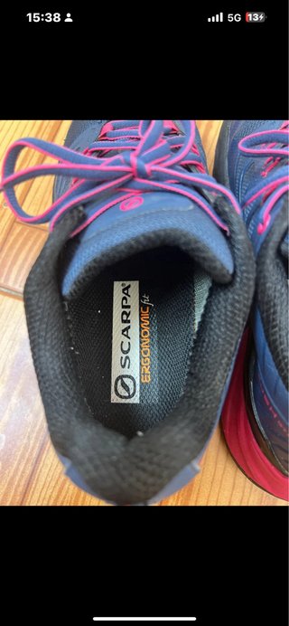 Zapatillas deportivas montaña azul y rosa