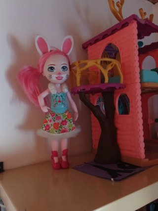 Casita Enchantimals con Vanesa y mascota.