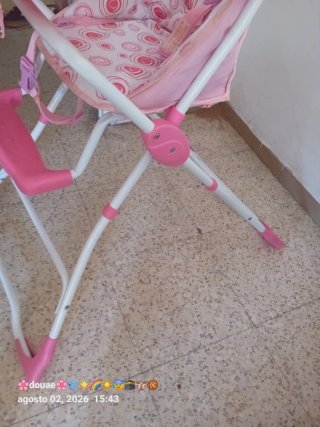 Silla de bebé rosa plegable