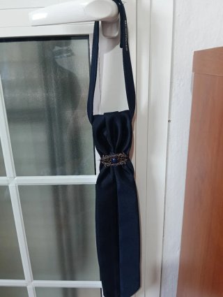 Traje de novio azul con chaleco