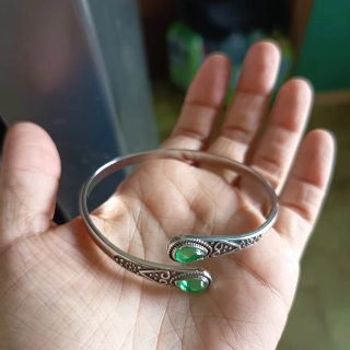 Bracciale rigido acciaio dettaglio verde donna