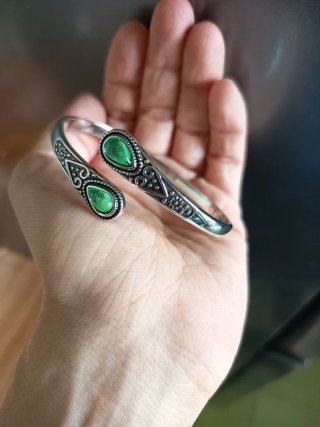 Bracciale rigido acciaio dettaglio verde donna
