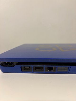 PS4 Slim 500GB Days of Play + 2 Mandos