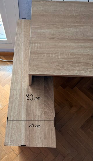 Escritorio de madera con cajones