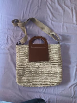 Bolso de mano y hombro de rafia