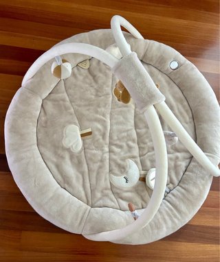 Manta de juegos infantil con gimnasio
