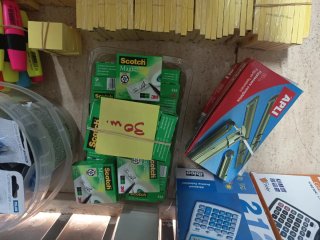 Material de oficina: calculadoras, rotuladores, et