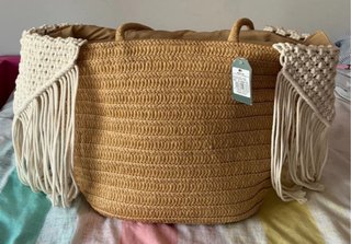 Bolso de playa de rafia con flecos