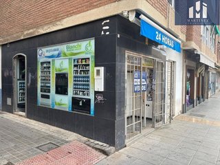 Local comercial en venta en Nueva Andalucía en Almería