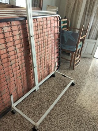Carro para jaula de a metro con ruedas.