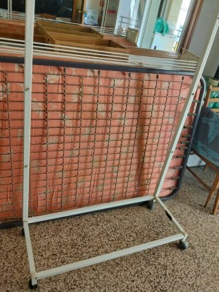 Carro para jaula de a metro con ruedas.