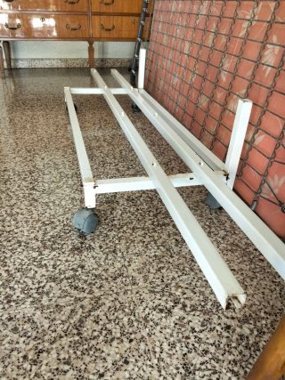 Carro para jaula de a metro con ruedas.